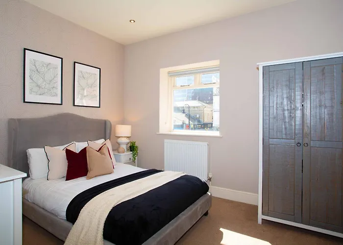 Apartment Harrogates - Sleeps 12