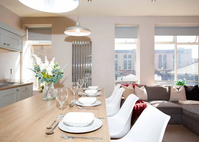 Harrogates - Sleeps 12 Apartment