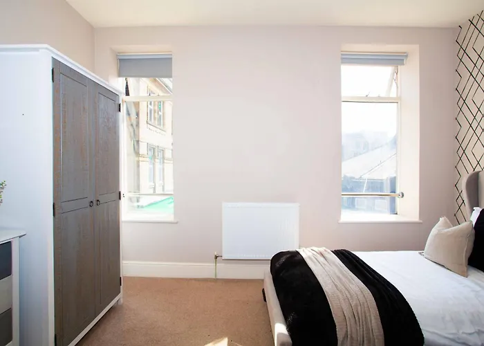 Apartment Harrogates - Sleeps 12 *