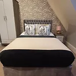 Harrogates - Sleeps 12 Harrogate