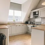 Harrogates - Sleeps 12 *