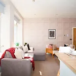 Harrogates - Sleeps 12 Apartment *