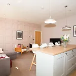 Harrogates - Sleeps 12