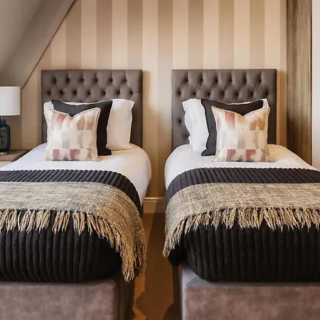 Harrogates - Sleeps 12 * Harrogate