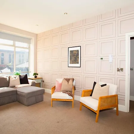 Harrogates - Sleeps 12 Harrogate