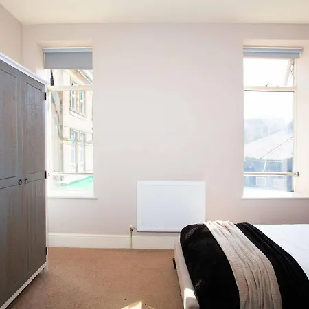 Apartment Harrogates - Sleeps 12 *