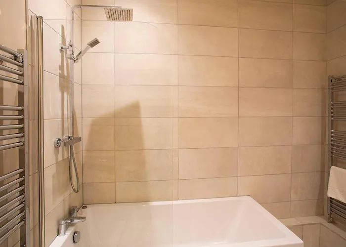 Harrogates - Sleeps 12 *