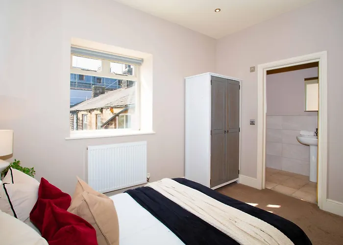 Harrogates - Sleeps 12 Harrogate