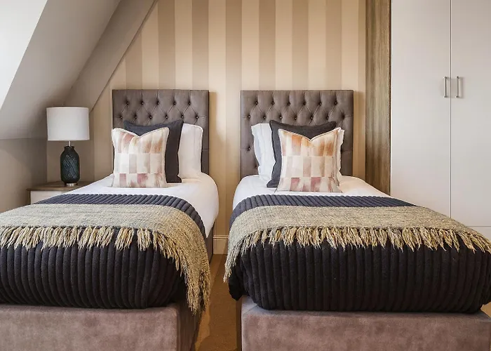 Apartment Harrogates - Sleeps 12 *