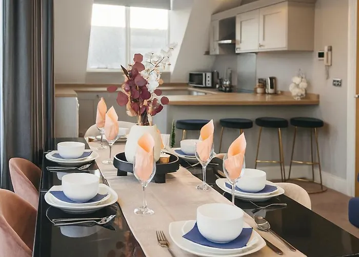 Harrogates - Sleeps 12 Apartment *