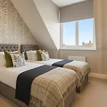 Harrogates - Sleeps 12 *