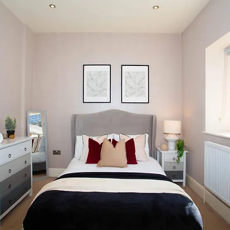 Harrogates - Sleeps 12 해러게이트