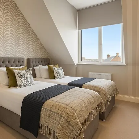 Harrogates - Sleeps 12 *