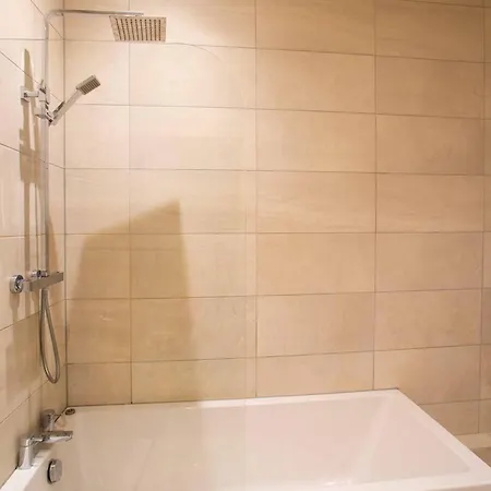 Harrogates - Sleeps 12 *