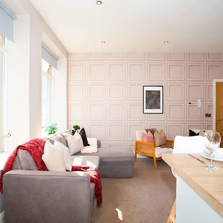 Harrogates - Sleeps 12 Apartment *
