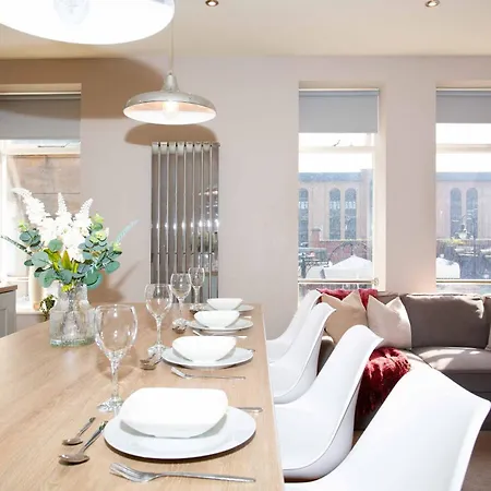 Harrogates - Sleeps 12 Apartment