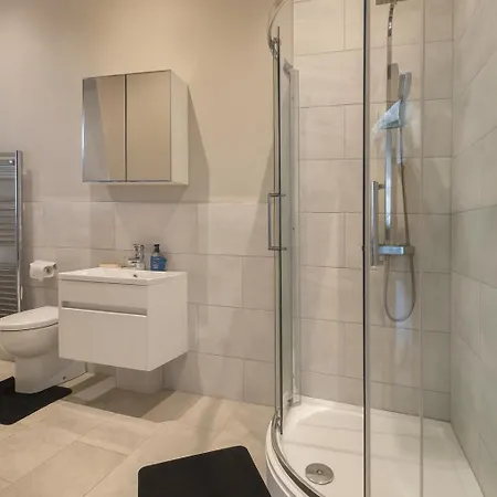 Harrogates - Sleeps 12 Harrogate